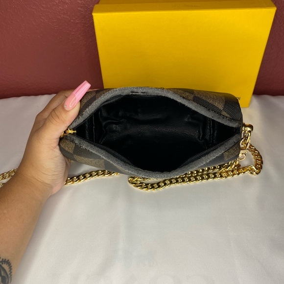 ‼️SOLD ‼️ Vintage Checkered Fendi Crossbody Bag - Picture 7 of 10